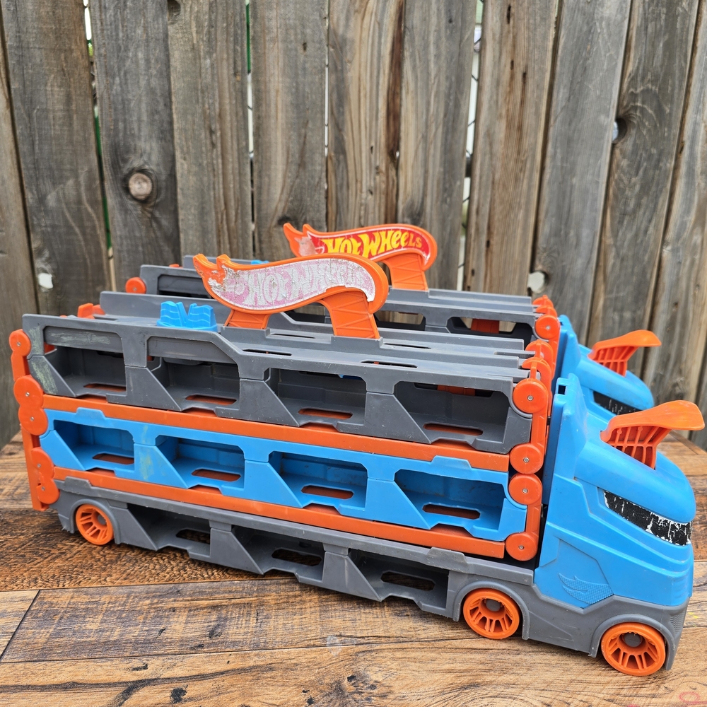 2 Hot Wheels Speedway Blue and Orange Car Carrier Transporter